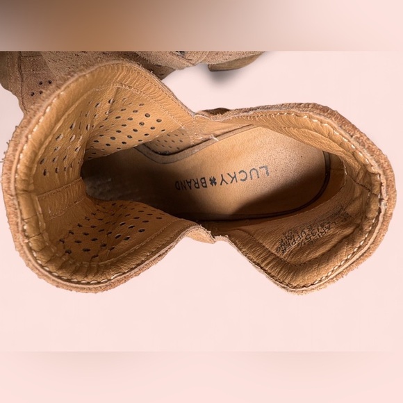 Women’s LUCKY BRAND Larise Taupe Suede Leather Ankle Booties Laser Cut US 5.5 - Picture 5 of 9